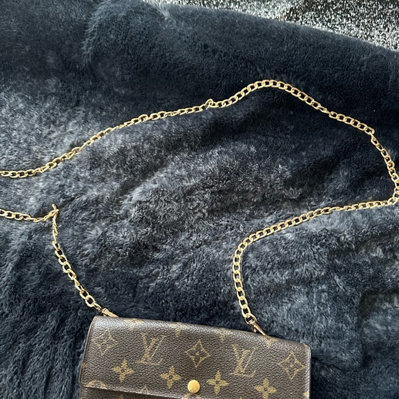 Authentic LV monogram Crossbody wallet - Picture 12 of 13